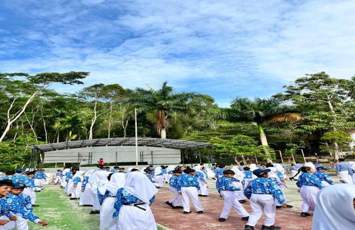 Senam Anak Indonesia Hebat di SMP Negeri 2 Sumbermanjing Wetan